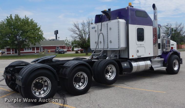 image for item IT9107 2010 Kenworth T800  semi truck