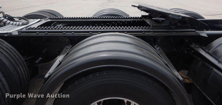 image for item IT9107 2010 Kenworth T800  semi truck