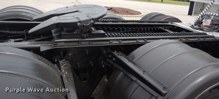 image for item IT9107 2010 Kenworth T800  semi truck