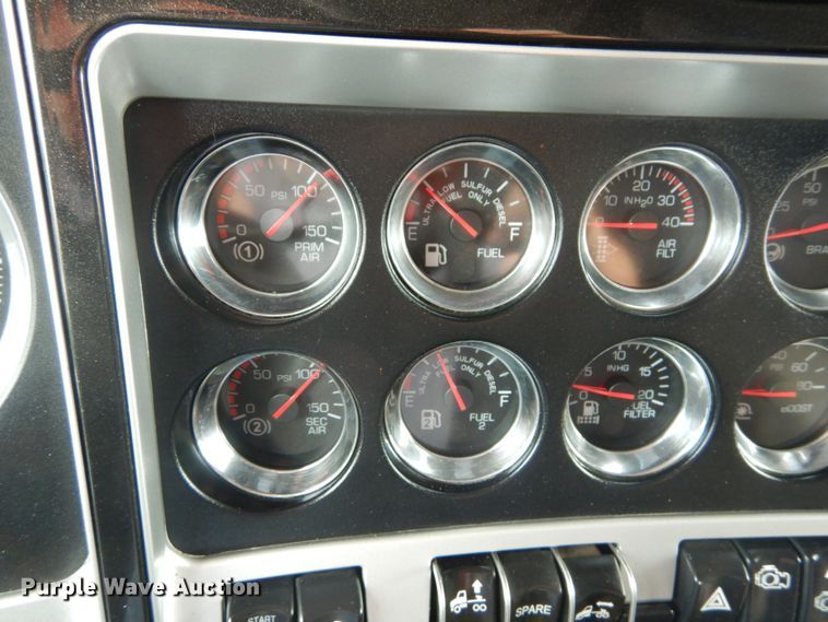 image for item IT9107 2010 Kenworth T800  semi truck