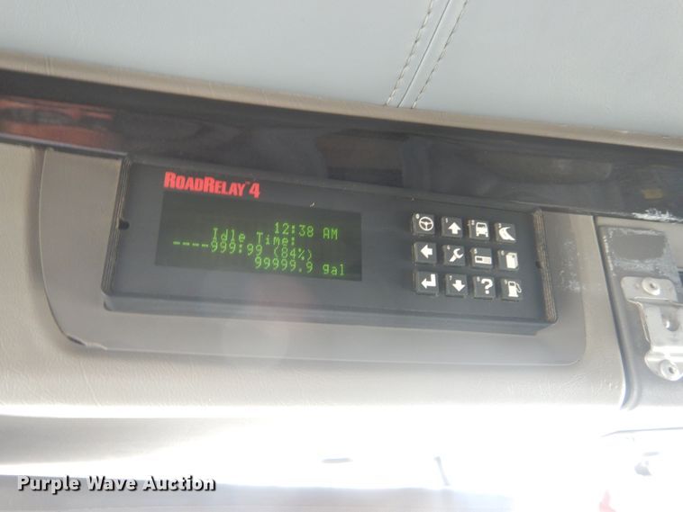 image for item IT9107 2010 Kenworth T800  semi truck