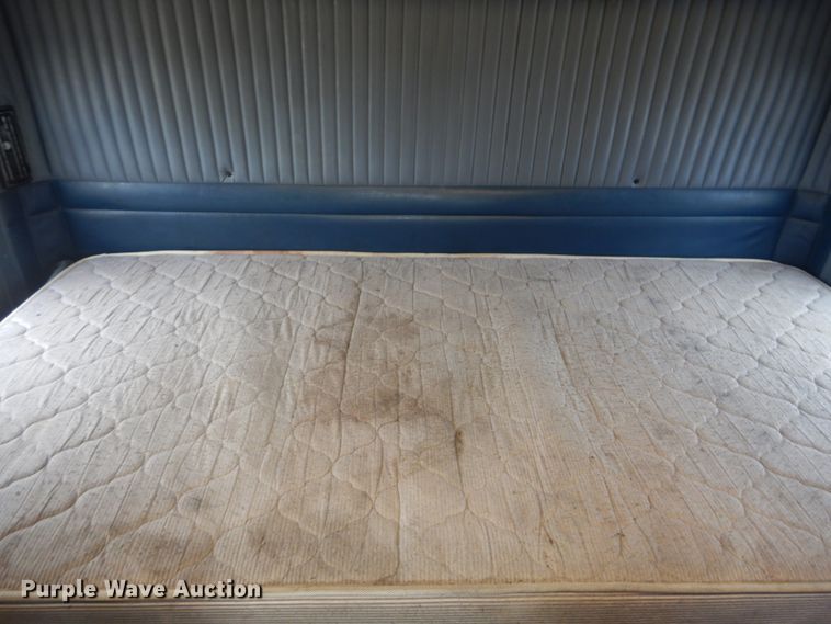 image for item IT9107 2010 Kenworth T800  semi truck