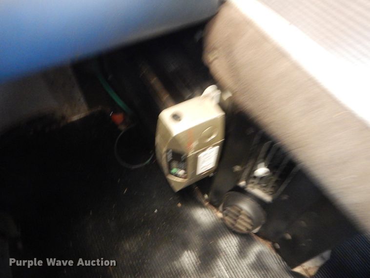 image for item IT9107 2010 Kenworth T800  semi truck