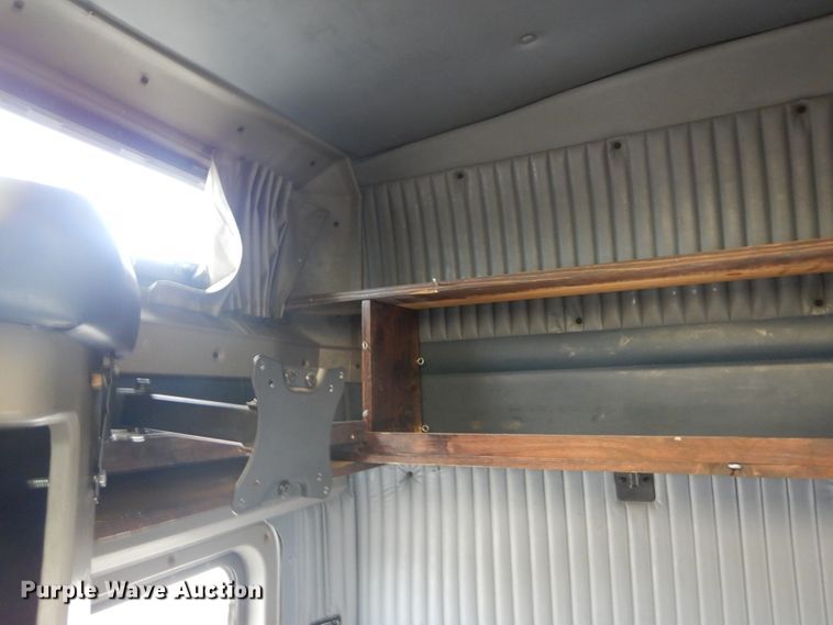 image for item IT9107 2010 Kenworth T800  semi truck