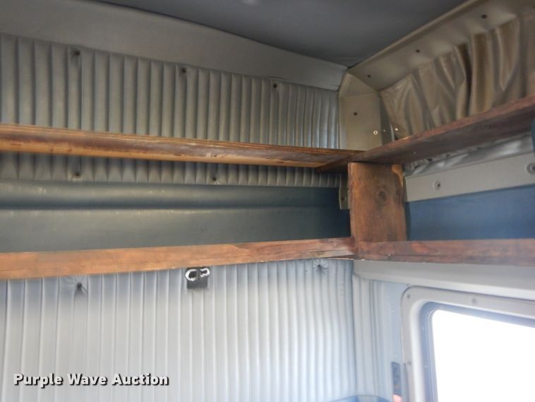 image for item IT9107 2010 Kenworth T800  semi truck