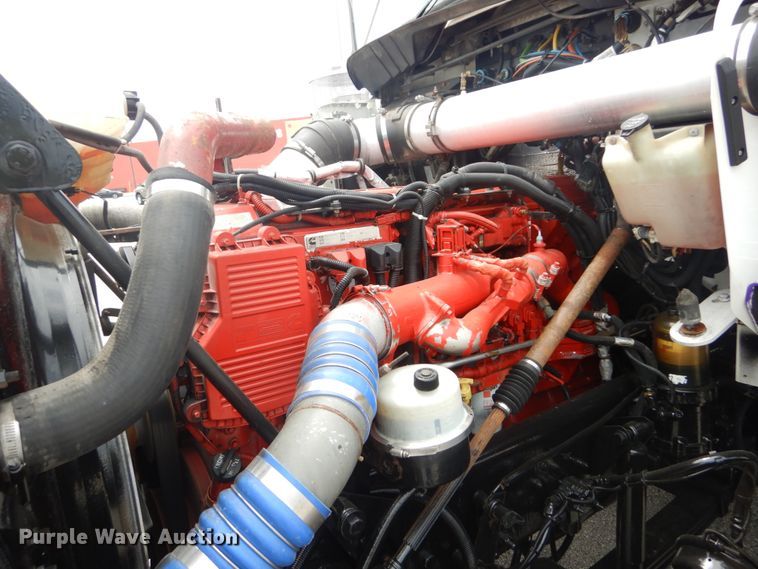 image for item IT9107 2010 Kenworth T800  semi truck