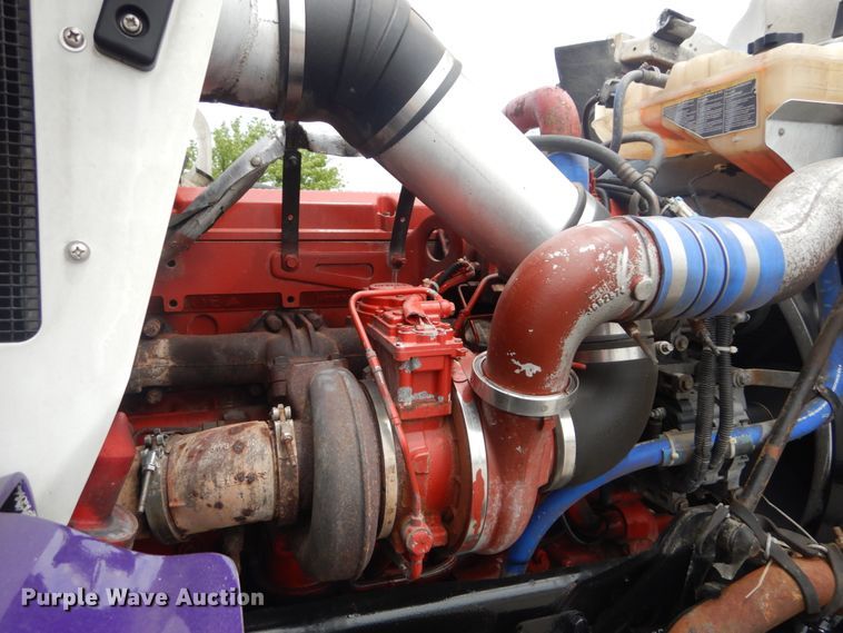 image for item IT9107 2010 Kenworth T800  semi truck