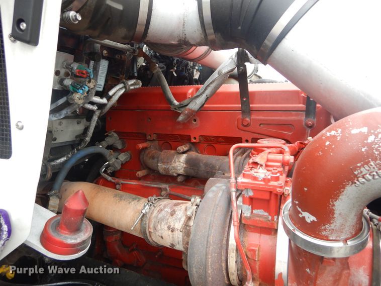 image for item IT9107 2010 Kenworth T800  semi truck