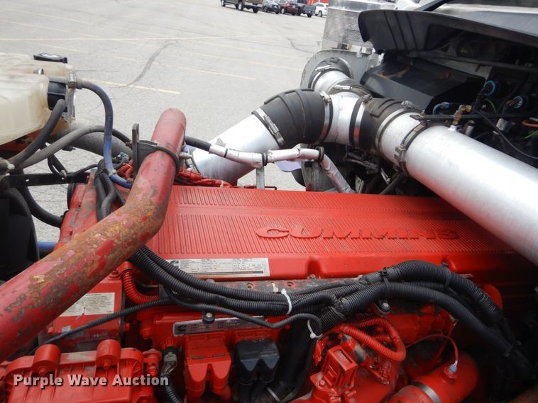 image for item IT9107 2010 Kenworth T800  semi truck