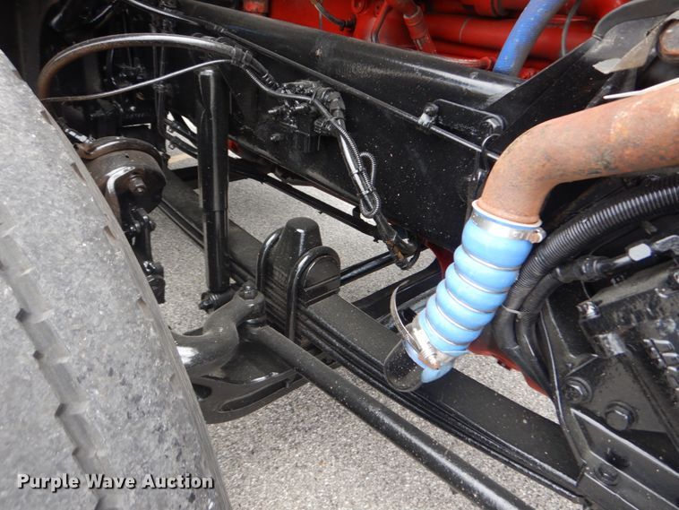 image for item IT9107 2010 Kenworth T800  semi truck