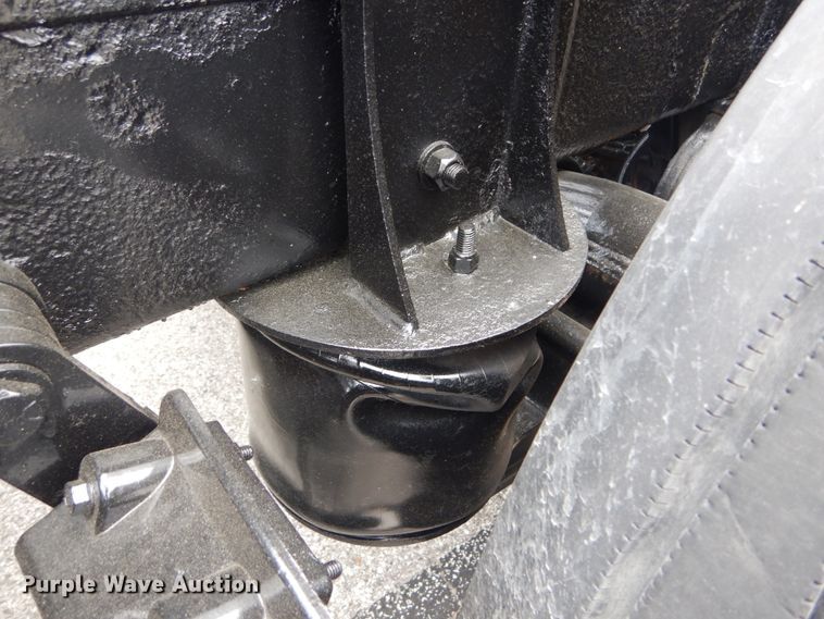 image for item IT9107 2010 Kenworth T800  semi truck