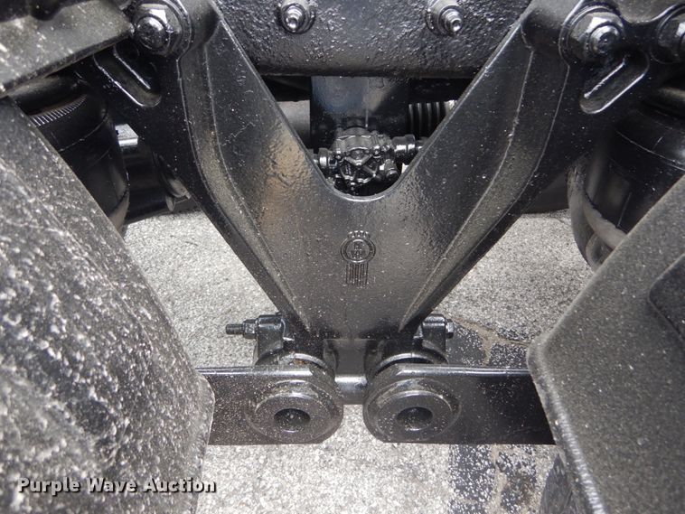 image for item IT9107 2010 Kenworth T800  semi truck