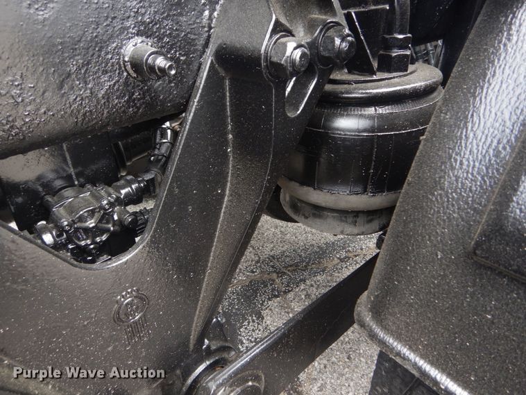 image for item IT9107 2010 Kenworth T800  semi truck