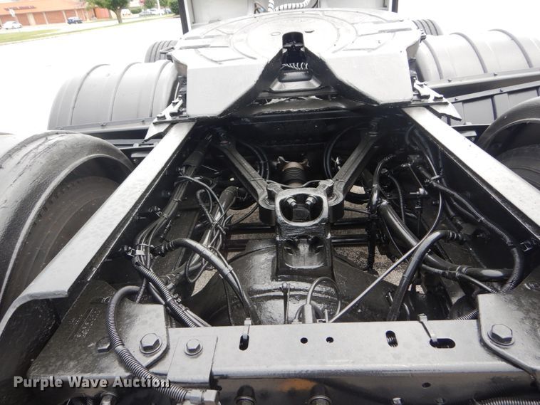 image for item IT9107 2010 Kenworth T800  semi truck