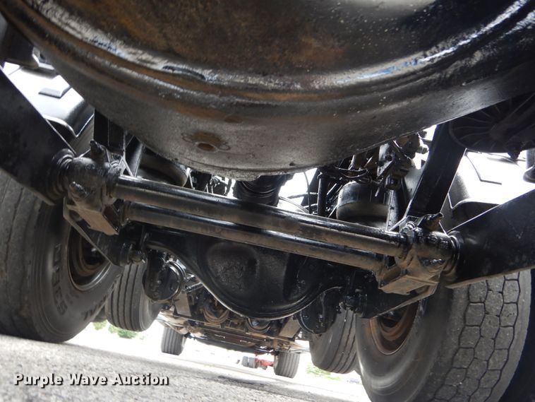 image for item IT9107 2010 Kenworth T800  semi truck