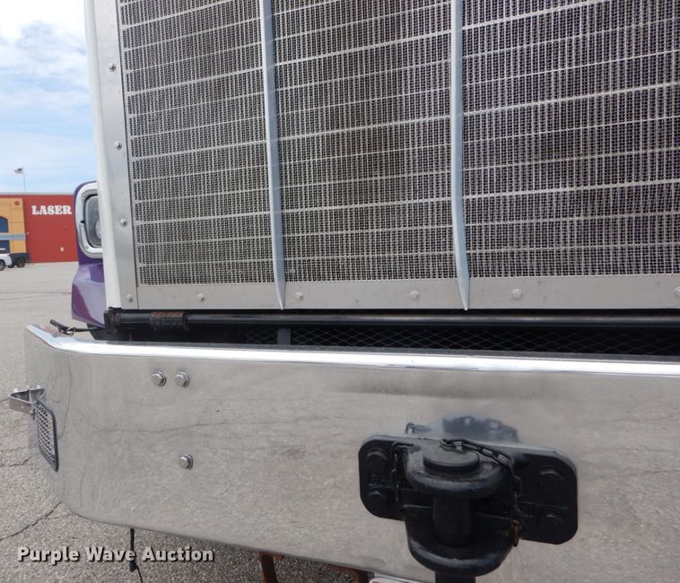 image for item IT9107 2010 Kenworth T800  semi truck