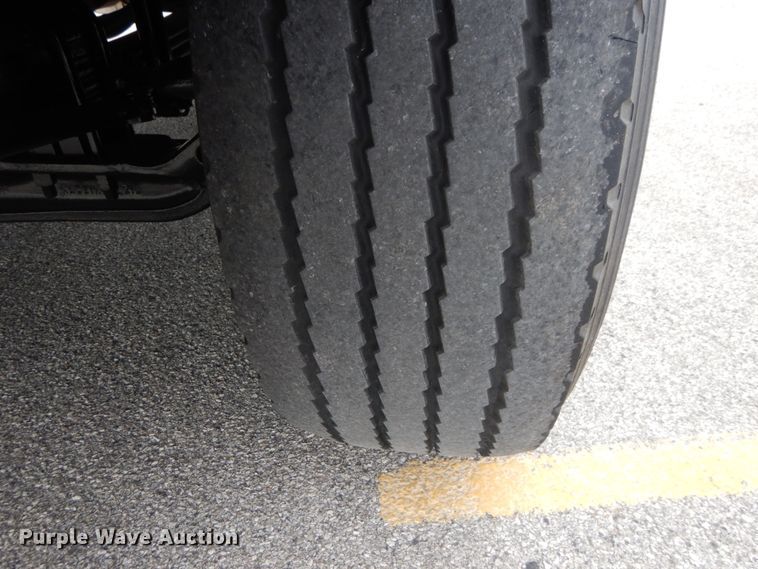 image for item IT9107 2010 Kenworth T800  semi truck