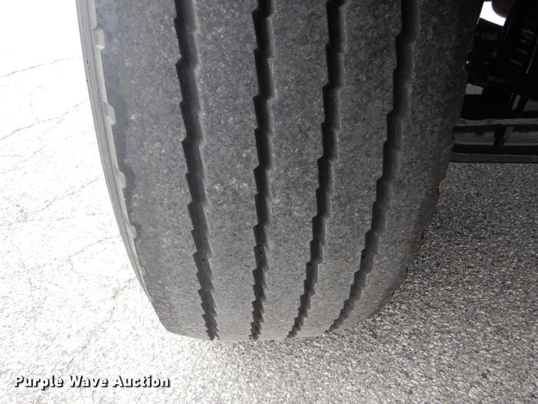 image for item IT9107 2010 Kenworth T800  semi truck