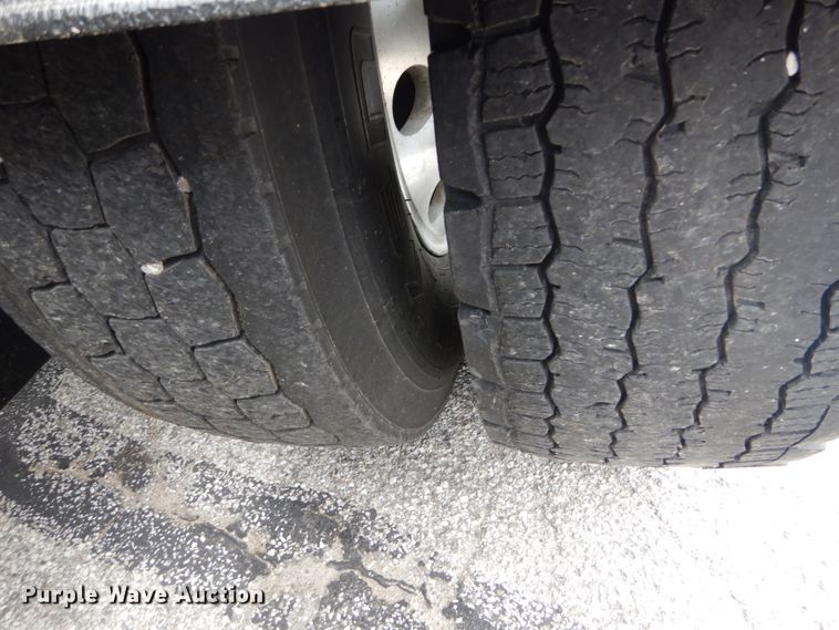 image for item IT9107 2010 Kenworth T800  semi truck