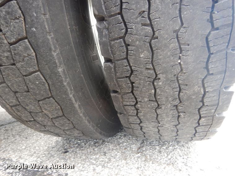 image for item IT9107 2010 Kenworth T800  semi truck