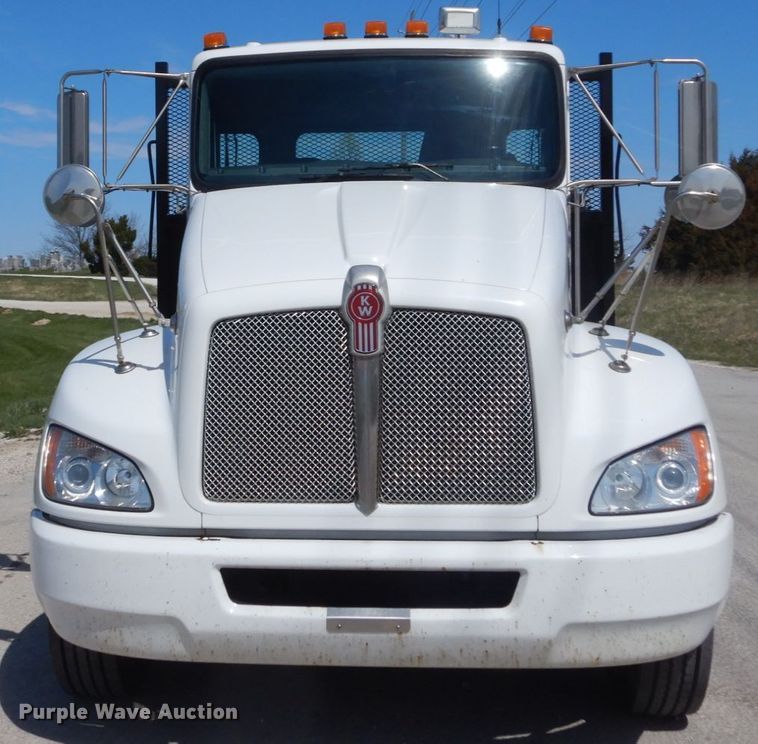 image for item IY9536 2013 Kenworth T270  flatbed truck