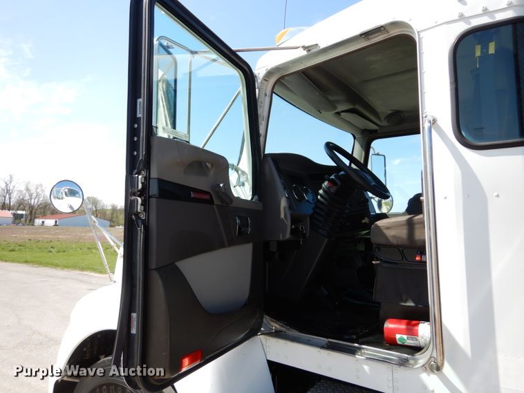 image for item IY9536 2013 Kenworth T270  flatbed truck