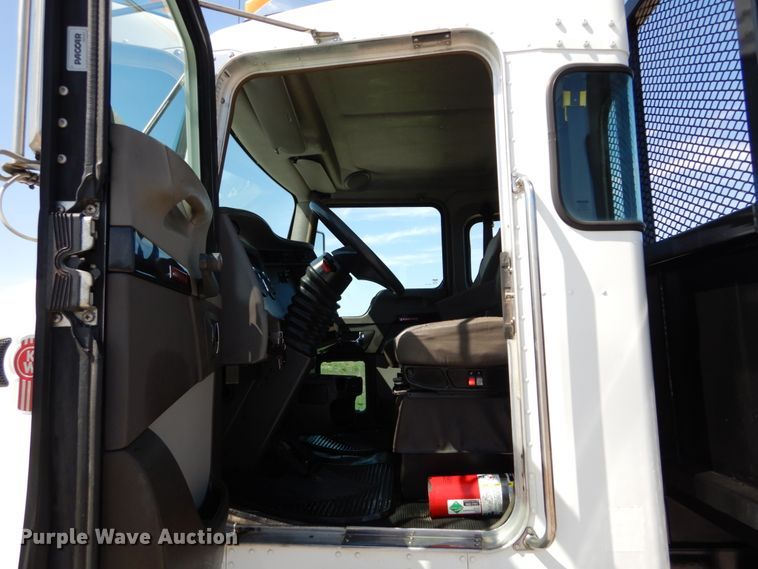 image for item IY9536 2013 Kenworth T270  flatbed truck