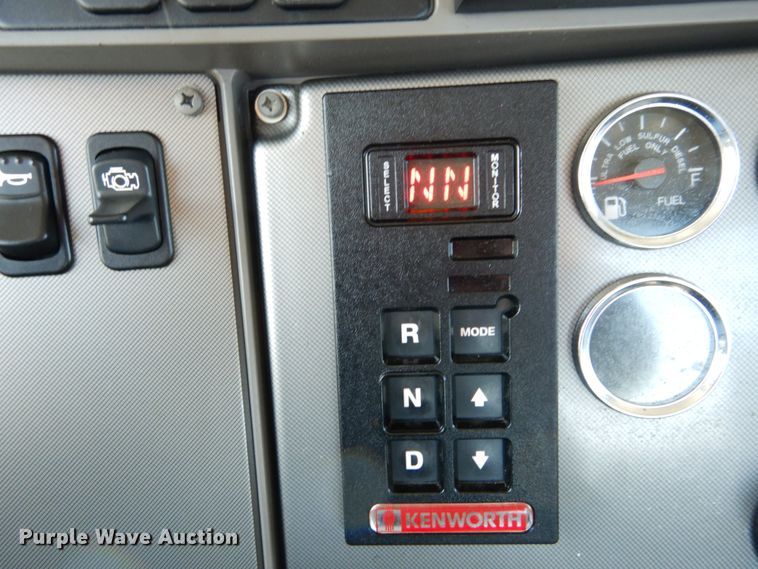 image for item IY9536 2013 Kenworth T270  flatbed truck