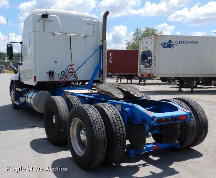 image for item JY9833 2013 Mack CXU613  semi truck