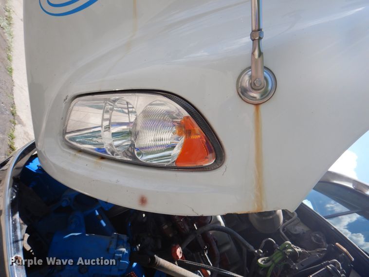 image for item JY9833 2013 Mack CXU613  semi truck