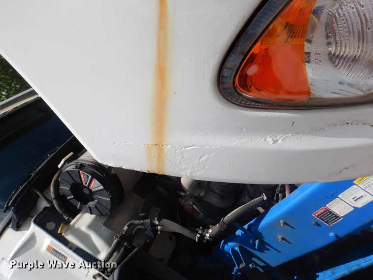 image for item JY9833 2013 Mack CXU613  semi truck