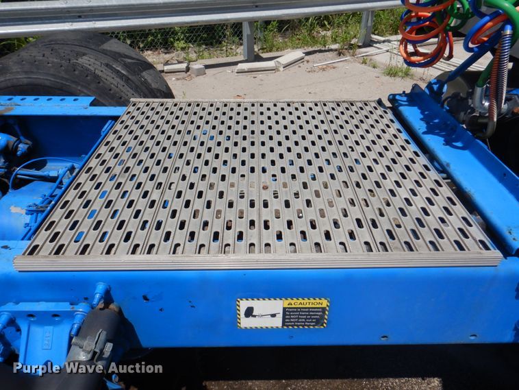 image for item JY9833 2013 Mack CXU613  semi truck