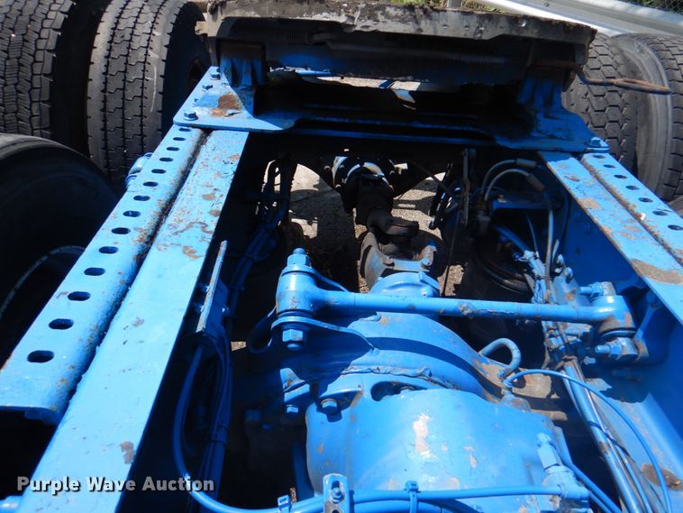 image for item JY9833 2013 Mack CXU613  semi truck