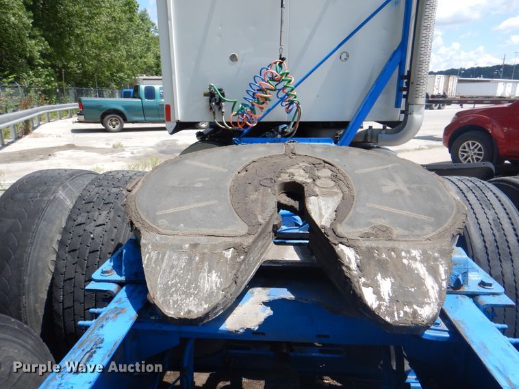 image for item JY9833 2013 Mack CXU613  semi truck