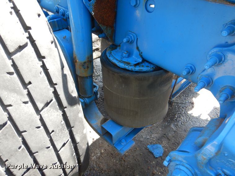 image for item JY9833 2013 Mack CXU613  semi truck