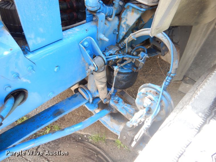 image for item JY9833 2013 Mack CXU613  semi truck