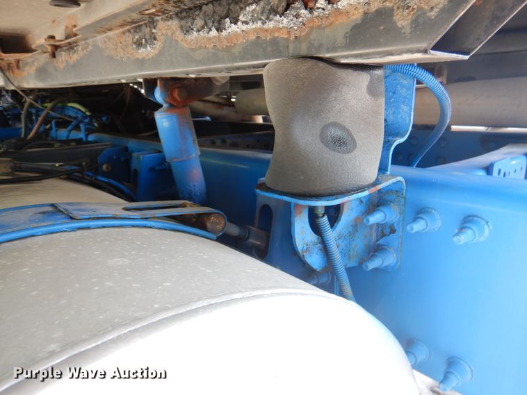 image for item JY9833 2013 Mack CXU613  semi truck