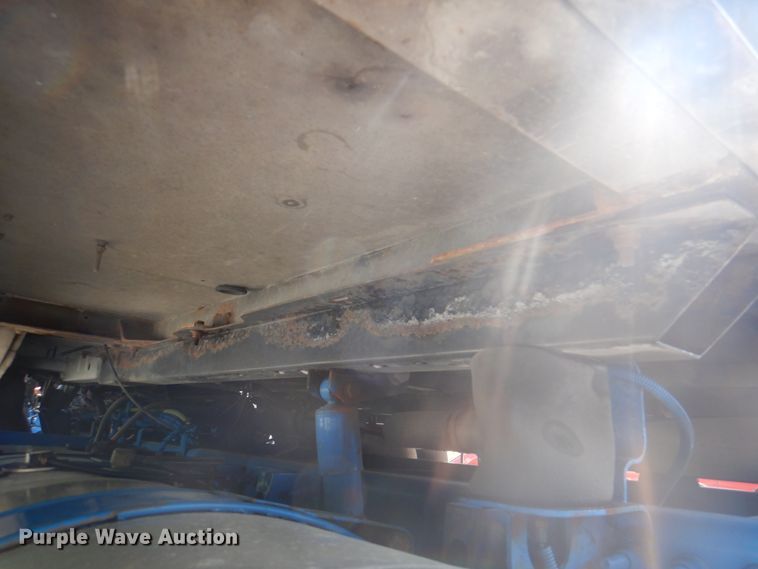 image for item JY9833 2013 Mack CXU613  semi truck