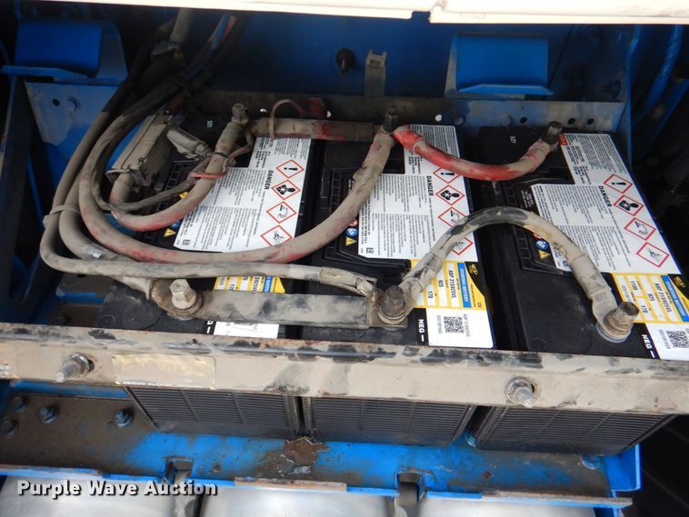 image for item JY9833 2013 Mack CXU613  semi truck