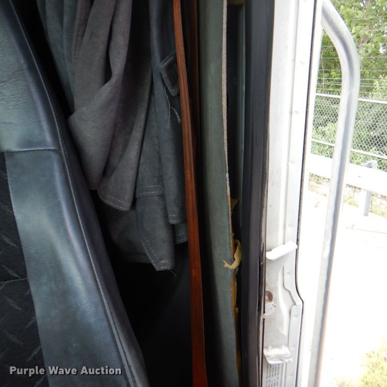 image for item JY9833 2013 Mack CXU613  semi truck