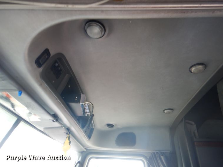 image for item JY9833 2013 Mack CXU613  semi truck