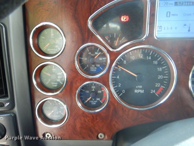 image for item JY9833 2013 Mack CXU613  semi truck