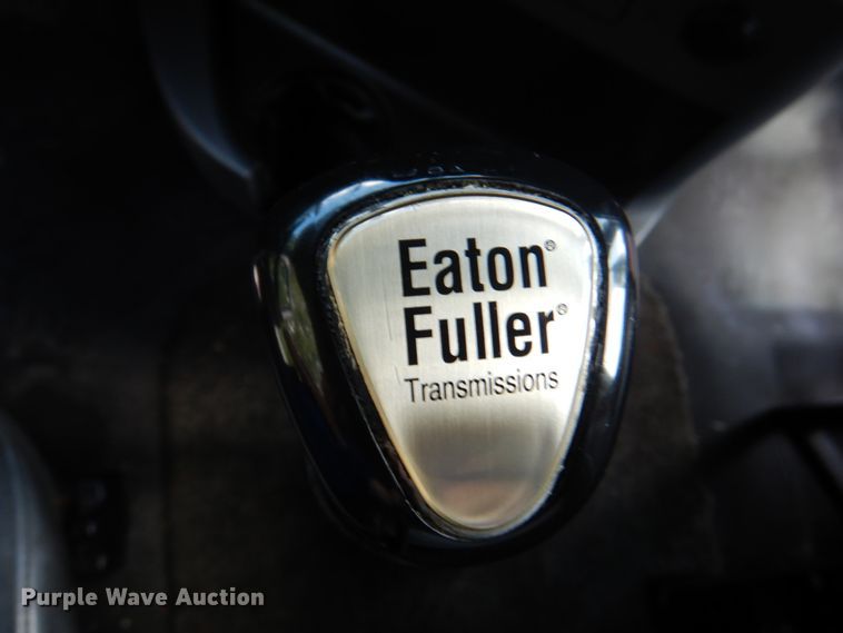 image for item JY9833 2013 Mack CXU613  semi truck