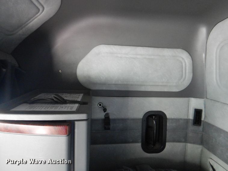 image for item JY9833 2013 Mack CXU613  semi truck