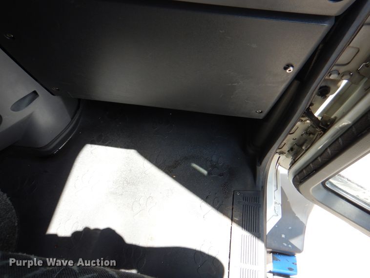 image for item JY9833 2013 Mack CXU613  semi truck