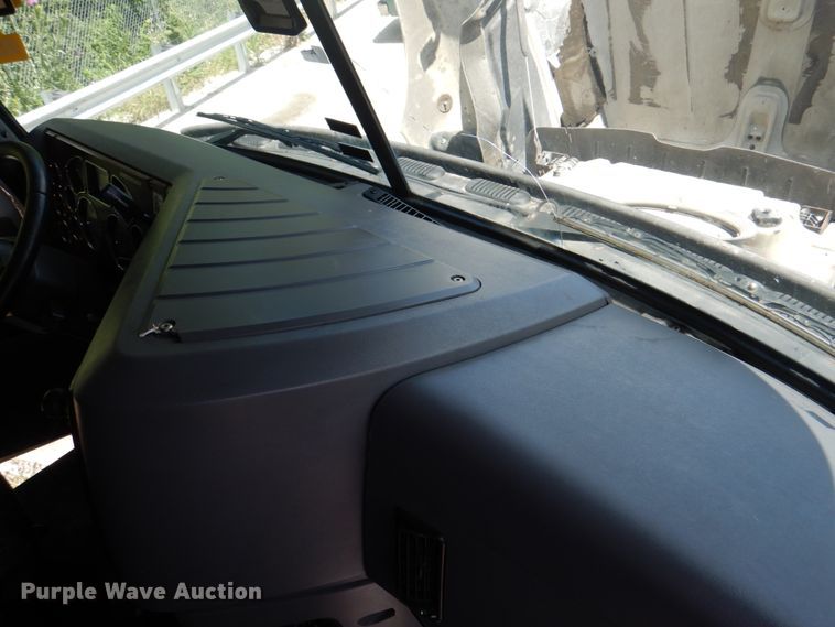 image for item JY9833 2013 Mack CXU613  semi truck