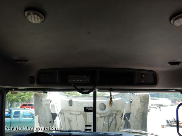 image for item JY9833 2013 Mack CXU613  semi truck