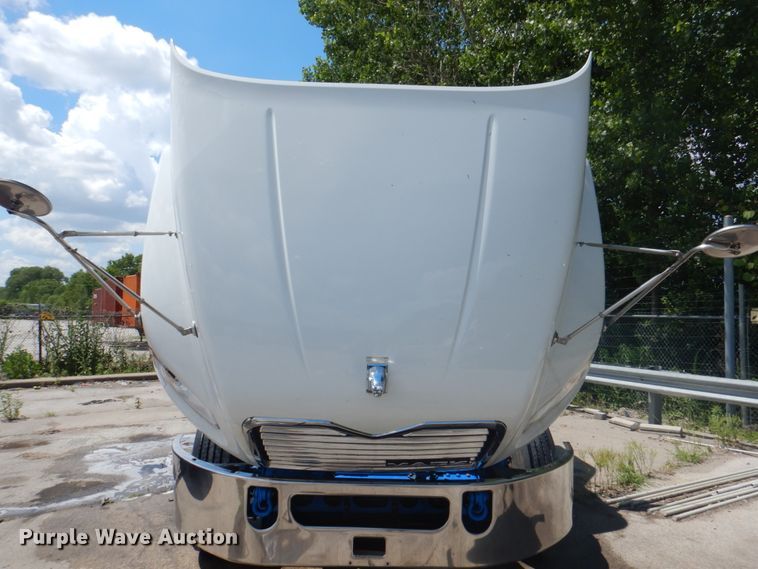 image for item JY9833 2013 Mack CXU613  semi truck