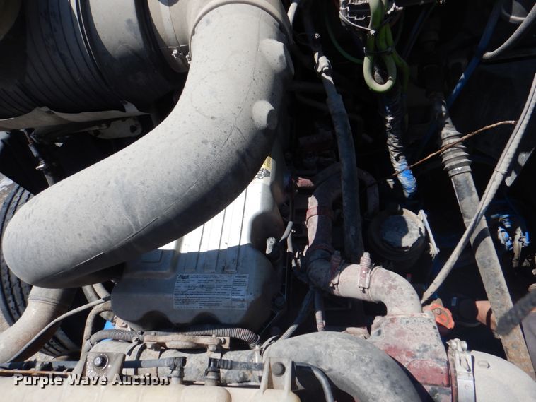 image for item JY9833 2013 Mack CXU613  semi truck