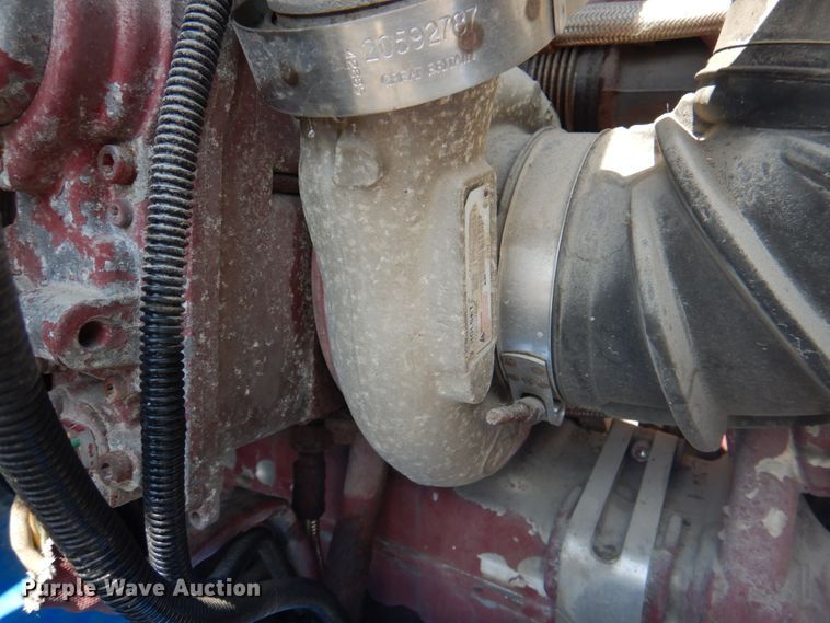 image for item JY9833 2013 Mack CXU613  semi truck